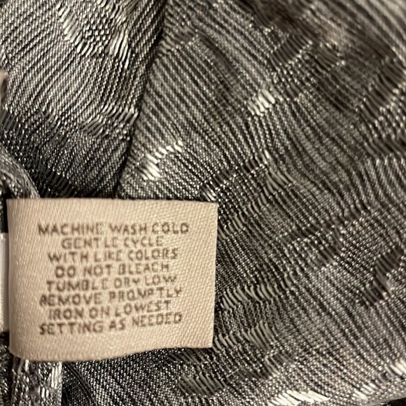 Easywear by Chico’s silver blouse size 2 - Picture 6 of 7